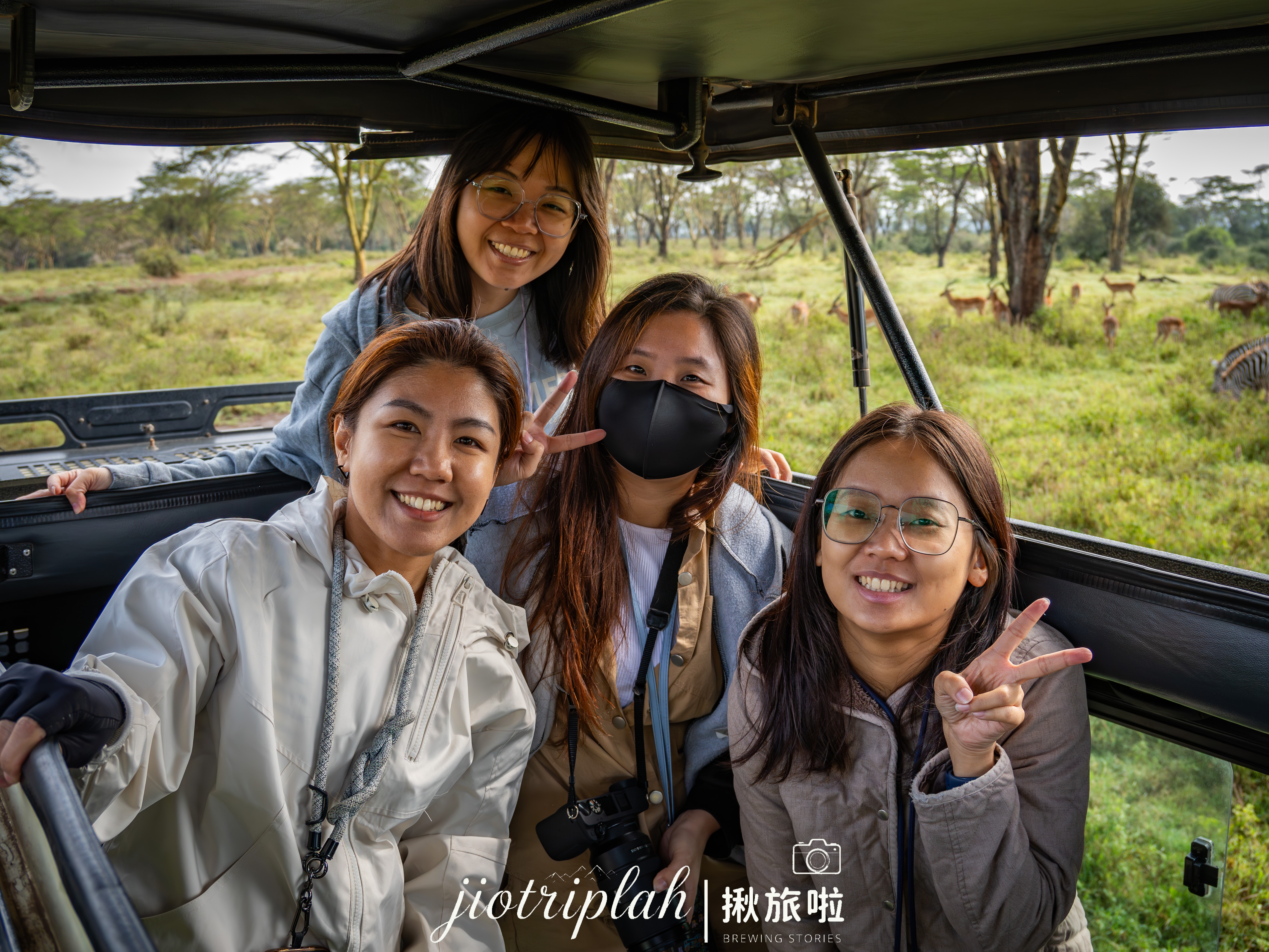 吉普車上的合照